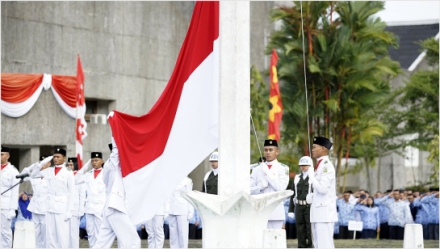 Peringatan HUT RI 74, Rektor : HUT RI 74 Harus Dimaknai Sebagai Momen Pemersatu Bangsa